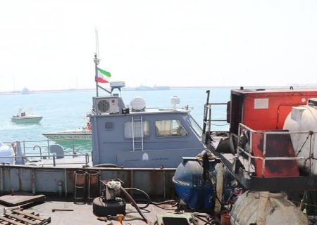 توقیف پنج شناور حامل سوخت و دستگیری ۲۳ قاچاقچی در آب‌های خلیج‌فارس