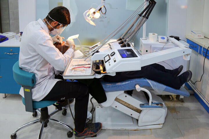 خدمات رایگان پزشکی در محلات محروم بندرعباس و هرمز کلید خورد