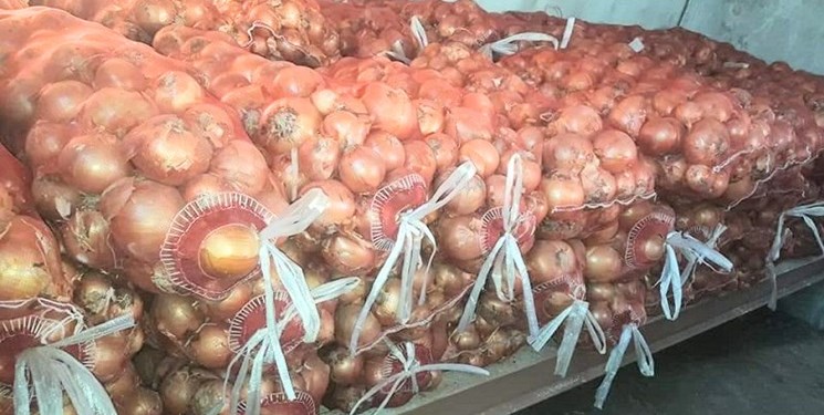 جزئیات ترخیص ۴۰ کانتینر پیاز فاسد از بندر شهید رجایی