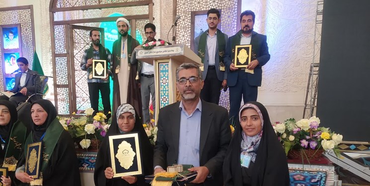 دانش آموز بشاگردی برگزیده اجلاسیه سراسری نماز در استان فارس