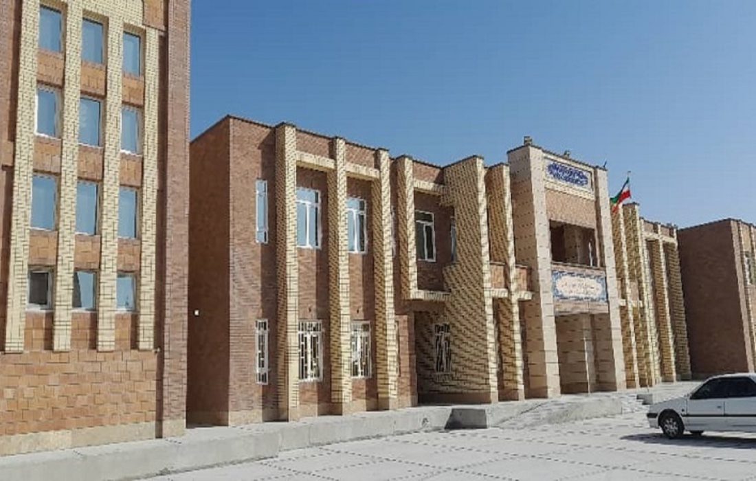 بهره برداری از دبیرستان دخترانه در بندرلنگه