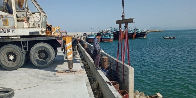 اتمام تعمیرات اساسی و نصب اسکله فلزی شناور بندرگاه جاسک