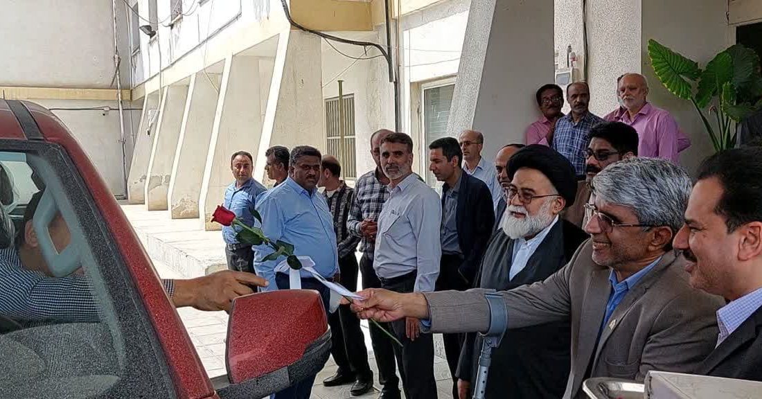 توزیع ۱۵ دستگاه وانت دو کابین بین شبکه‌های بهداشت و درمان هرمزگان