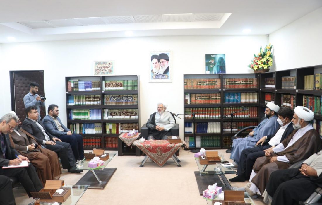 دیدار مدیر کل و کارکنان بنیاد مسکن استان با نماینده ولی فقیه در استان هرمزگان و امام جمعه بندرعباس