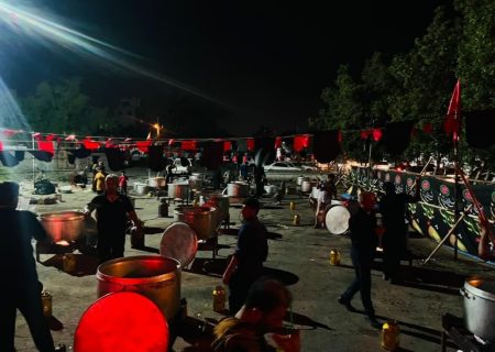پخت و توزیع ۱۰ هزار پرس غذای نذری در محله نخل ناخدا بندرعباس