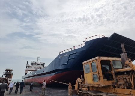 شناور ۱۲۰۰ تنی در شرکت سپهر دریا جنوب به آب اندازی شد
