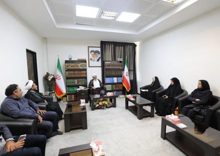دیدار مدیرکل فرهنگ و ارشاد اسلامی هرمزگان با نماینده ولی فقیه در استان و امام جمعه بندرعباس