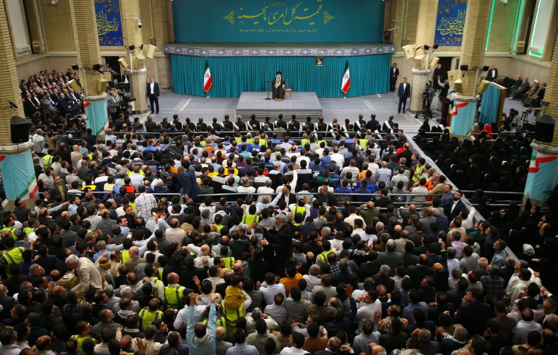 دیدار بیش از ۸۰ نفر از کارگران استان هرمزگان با رهبر معظم انقلاب