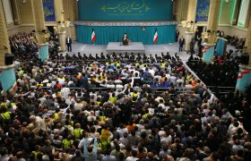 دیدار بیش از ۸۰ نفر از کارگران استان هرمزگان با رهبر معظم انقلاب