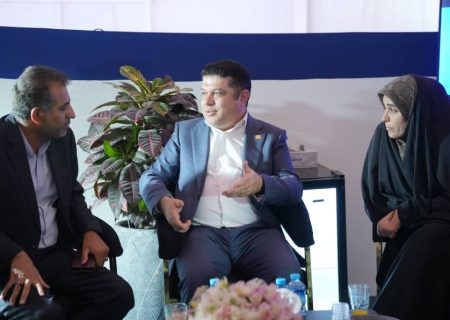 بازدید نمایندگان مجلس از غرفه شرکت پالایش نفت بندرعباس در نمایشگاه نفت و گاز