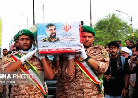 نمایش وفاداری مردم بندرعباس به آرمان‌های انقلاب اسلامی در مراسم تشییع شهید آذربادگان