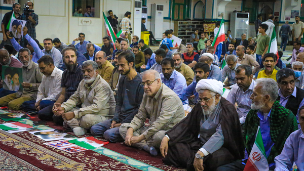 بندری‌ها پیروزی میهن را جشن گرفتند