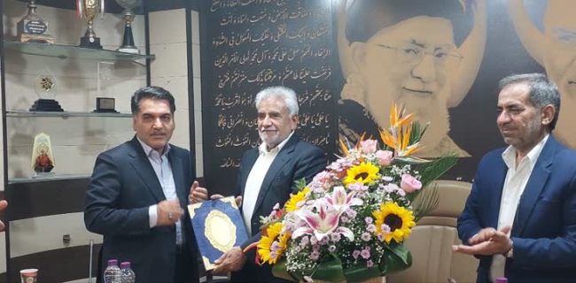 دیدار صمیمی مدیرکل امور مالیاتی هرمزگان با اتاق اصناف بندرعباس؛ تأکید بر همکاری و حمایت از فعالان صنفی