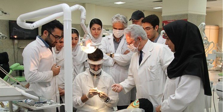 کاهش ۶۰ درصدی سهمیه پزشکی تعهدی؛ پاسخ مسئولان چیست؟