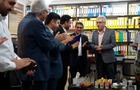 تجلیل از مدیرعامل تعاونی نفتکشداران هرمزگان به مناسبت هفته تعاون