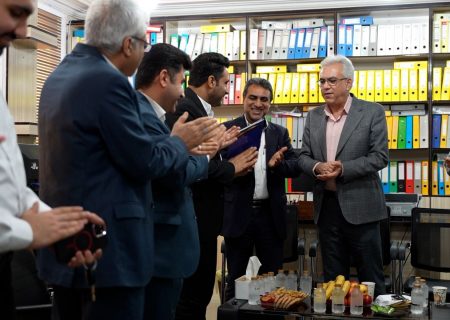 تجلیل از مدیرعامل تعاونی نفتکشداران هرمزگان به مناسبت هفته تعاون