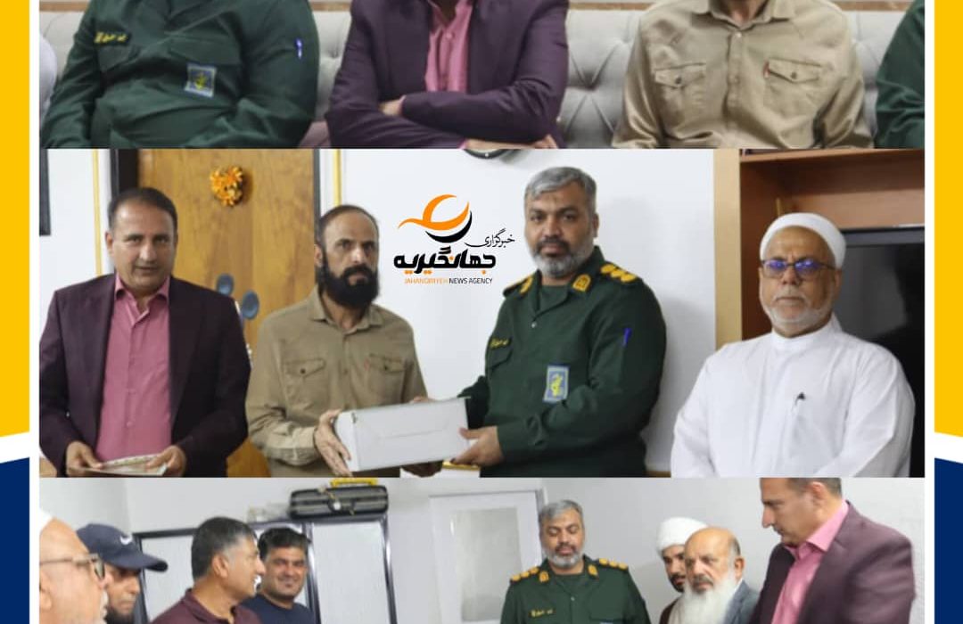 دیدار با خانواده شهید شهرستان بستک به مناسبت هفته دفاع مقدس