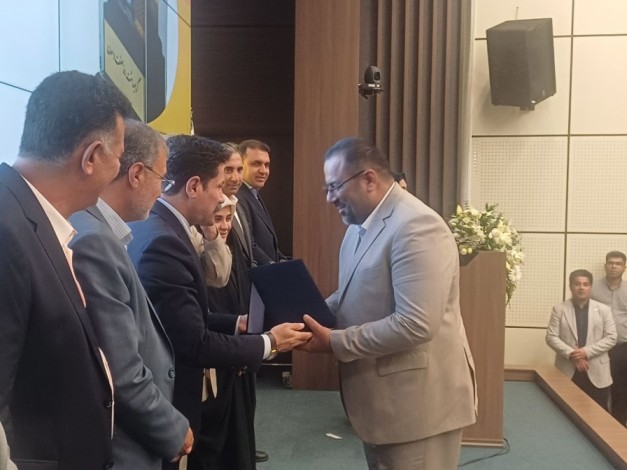تقدیر از شرکت پودر گچ جنوب فارس در حضور معاون رئیس‌جمهور