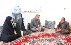 مدیرکل کتابخانه‌های عمومی هرمزگان با خانواده شهید حسین لشتغانی‌پور دیدار کرد