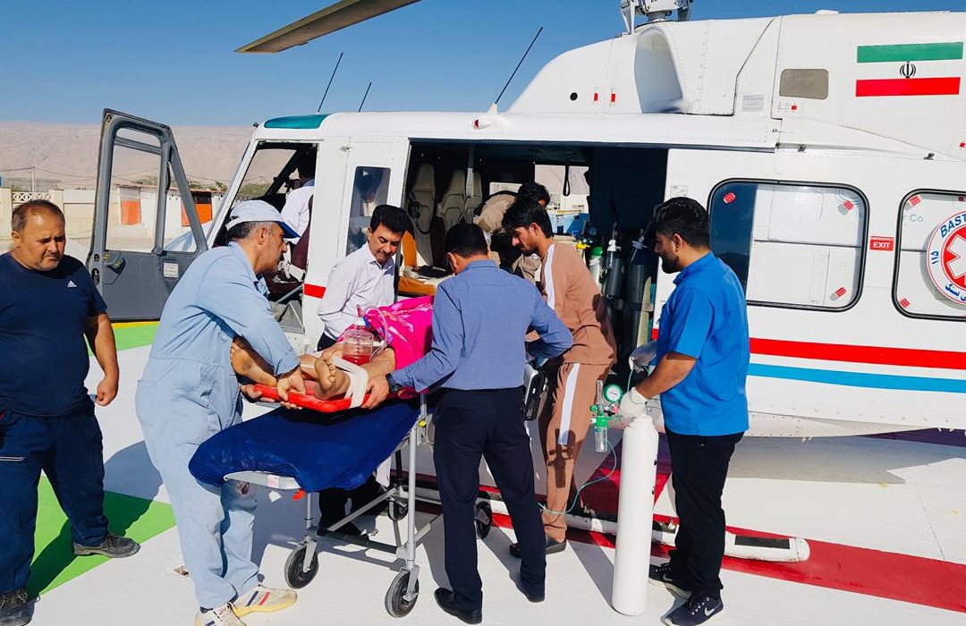 اعزام هوایی دو مصدوم سانحه ترافیکی از بستک به بندرعباس
