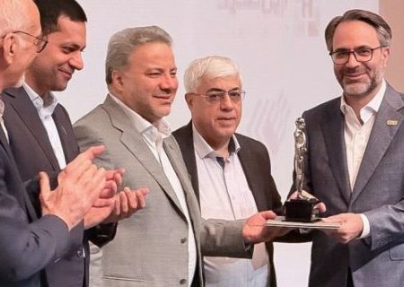 حاتمی مدیر برجسته صنعت فولاد کشور در سال ۱۴۰۴ در بخش دولتی و عمومی شد