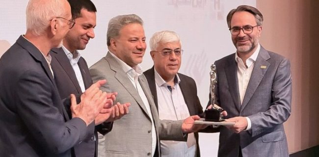 حاتمی مدیر برجسته صنعت فولاد کشور در سال ۱۴۰۴ در بخش دولتی و عمومی شد