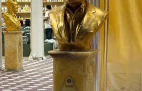 رونمایی بین‌المللی از سردیس حسن یگانه در گلوبال ویلیج دبی