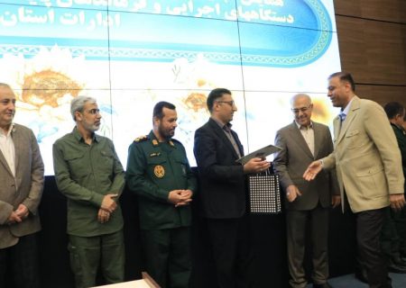 قدردانی از مدیرکل حوزه استاندار هرمزگان در همایش تجلیل از ایثار و خدمت