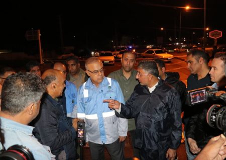 با همدلی و کار شبانه‌روزی  مسولین  و همراهی  رسانه ها  از این  بحران  عبور می‌کنیم