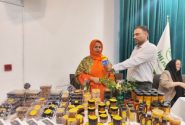 ایونت «کندو» حامی فروش محصولات بانوان کارآفرین/ تولیدکننده «تیلنگ جنوب»: نمایشگاهها کلید دیده شدن از ترشیجات انبه تا محصولات خرمایی هستند