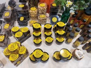 ایونت «کندو» حامی فروش محصولات بانوان کارآفرین/ تولیدکننده «تیلنگ جنوب»: نمایشگاهها کلید دیده شدن از ترشیجات انبه تا محصولات خرمایی هستند 1 photo 2025 12 12 08 53 14 1 1