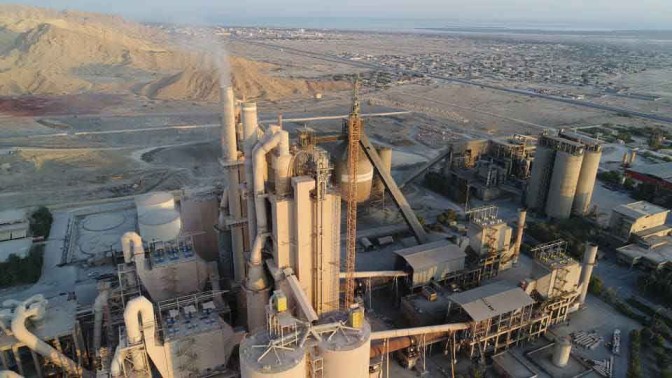 اقدامات گسترده سیمان هرمزگان در امدادرسانی به سیل‌زدگان بندرخمیر