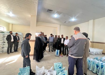 توزیع ۱۰۰۰ بسته غذایی میان نیازمندان توسط معدن تنگ زاغ در حاجی‌آباد