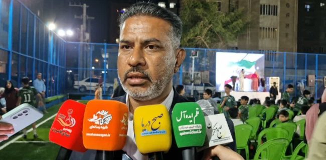 بهرهبرداری از زمین ورزشی گمبرون در منطقه یک بندرعباس