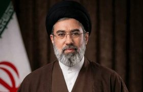 قدرت مردم در صحنه ظاهر نشود، رهبری و دستگاه‌ها کارایی نخواهند داشت