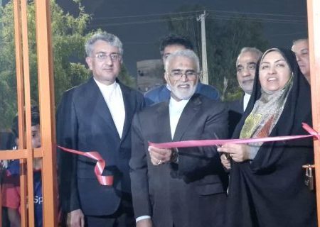 شهردار بندرعباس: توسعه زمین‌های چمن مصنوعی در محلات با جدیت دنبال می‌شود