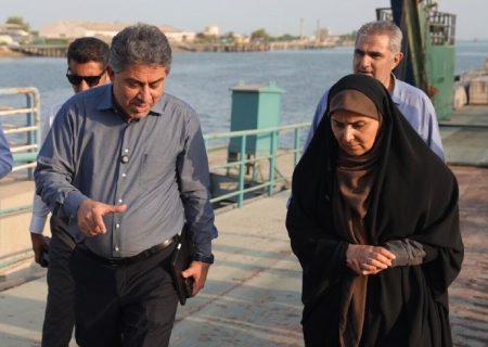 وزیر راه و شهرسازی از زیرساخت‌های عملیاتی بندر شهید باهنر بازدید کرد