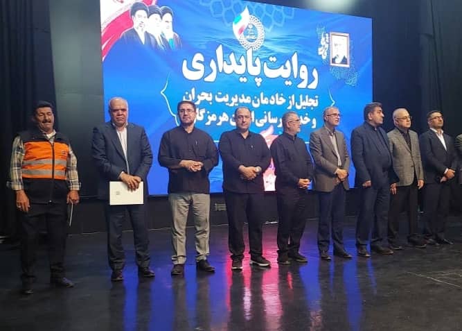 تجلیل از مدیرکل راهداری هرمزگان در آیین «روایت پایداری» / تقدیر از خدمت‌رسانی بی‌وقفه شبکه حمل‌ونقل جاده‌ای در شرایط جنگی