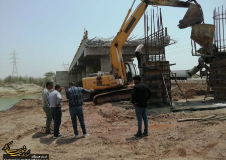 عملیات اجرایی پل منبع آب ظرف یک ماه آینده به پایان می‌رسد و بازگشت ترافیک مسیر خمیر به بندرعباس