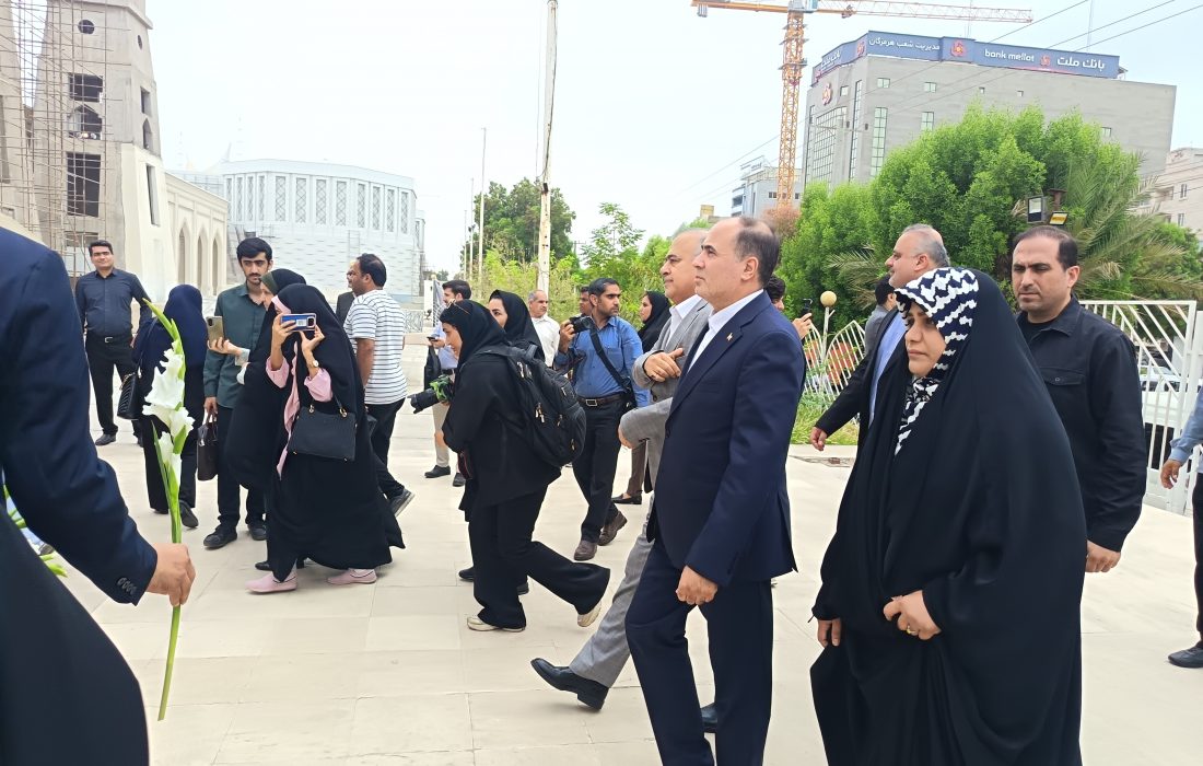 ادای احترام به شهدای گمنام و بازدید میدانی از اسکله صیادی پشتشهر