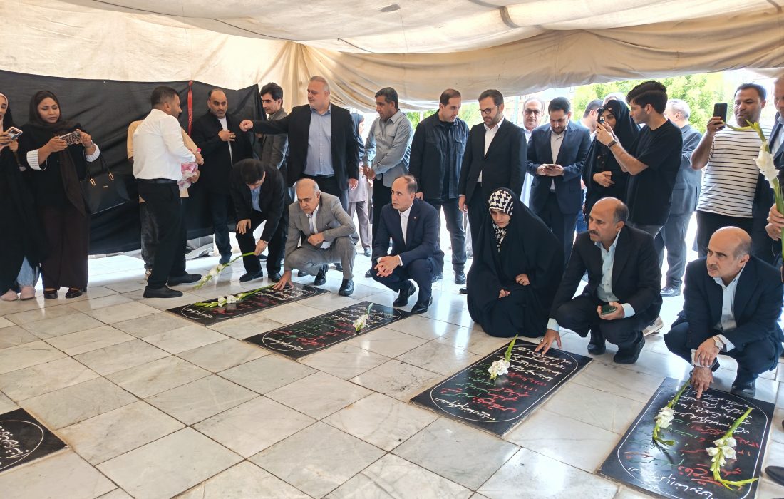 آیین غبارروبی گلزار شهدا با حضور وزیر جهاد کشاورزی، استاندار و نمایندگان مجلس در هفته دولت برگزار شد