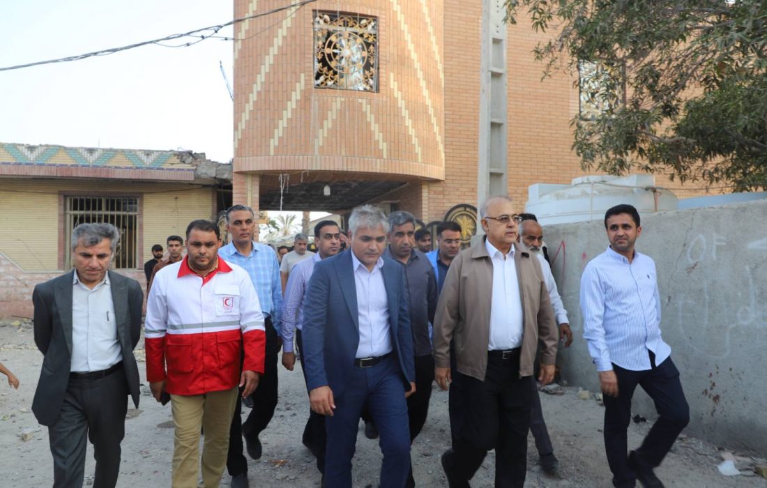 عیادت استاندار هرمزگان و نماینده هلالاحمر از مصدومان حادثه کوهستک در میناب و دلجویی از خانواده شهدا/ سلحشور: نیروهای امدادی تا تثبیت کامل اوضاع در کنار مردم خواهند بود