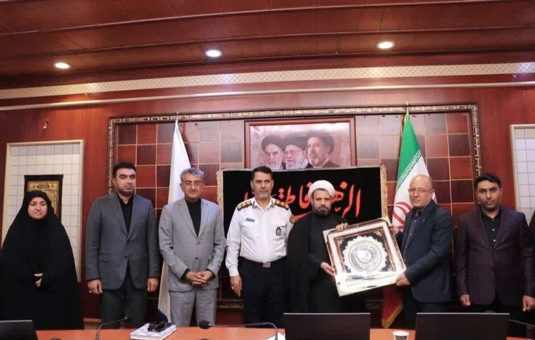 تجلیل شهرداری و شورای شهر بندرعباس از مدیر مخابرات هرمزگان